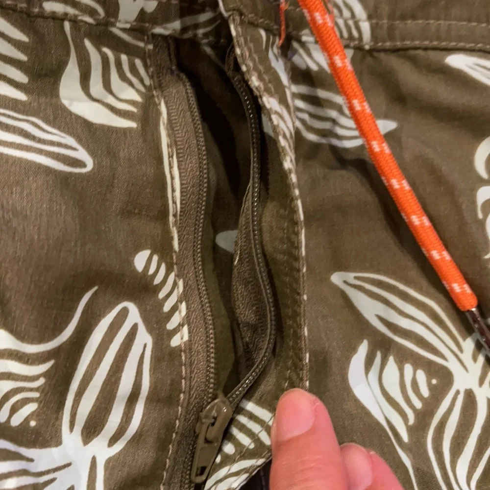 Tommy Bahama Floral Cotton Blend Swim Trunks 9” Olive Blue Mesh Liner-Medium